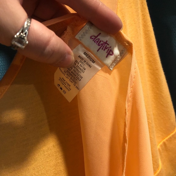 High-Low Mesh Back Top - Picture 4 of 5